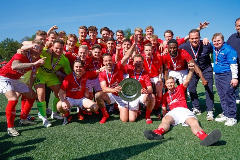 Foto bij Excelsior'31 na bizarre ontknoping kampioen Vierde Divisie