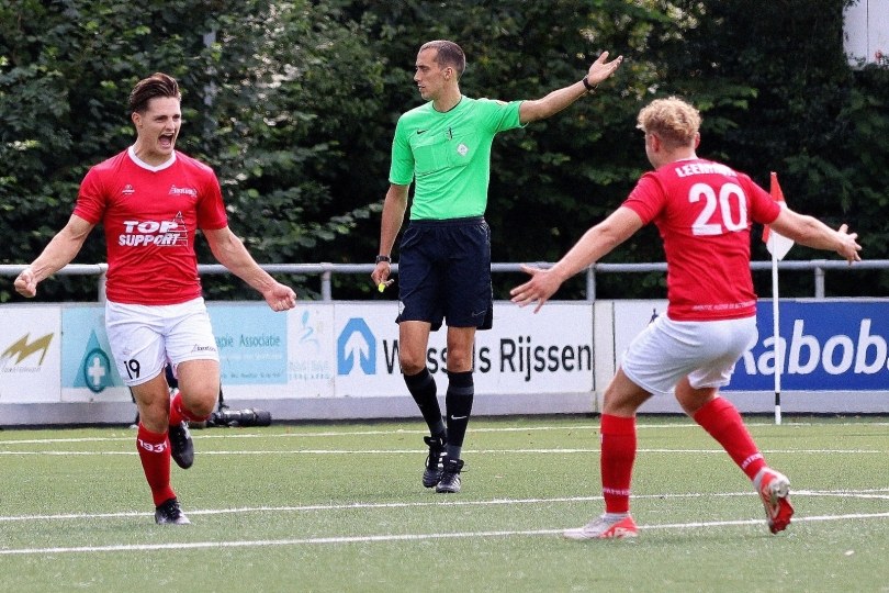 Foto bij Excelsior'31 begint met overwinning op Ajax Amateurs (2-1)