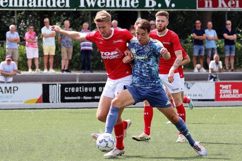 Foto bij Excelsior'31 begint met overwinning op Ajax Amateurs (2-1)