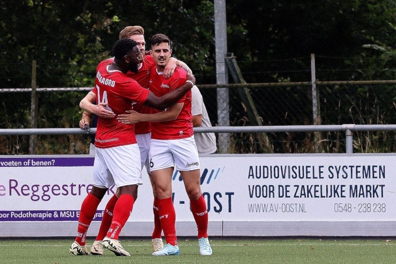 Foto bij Excelsior'31 begint met overwinning op Ajax Amateurs (2-1)