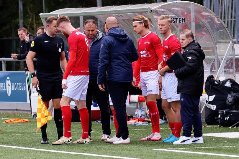 Foto bij Excelsior’31 van de mat geveegd door gretig Rohda Raalte (0-4)