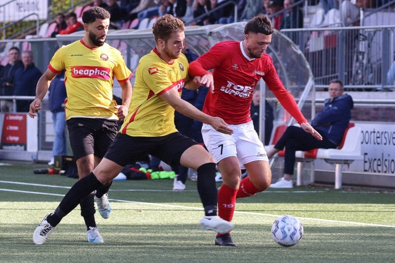 Foto bij Excelsior’31 van de mat geveegd door gretig Rohda Raalte (0-4)