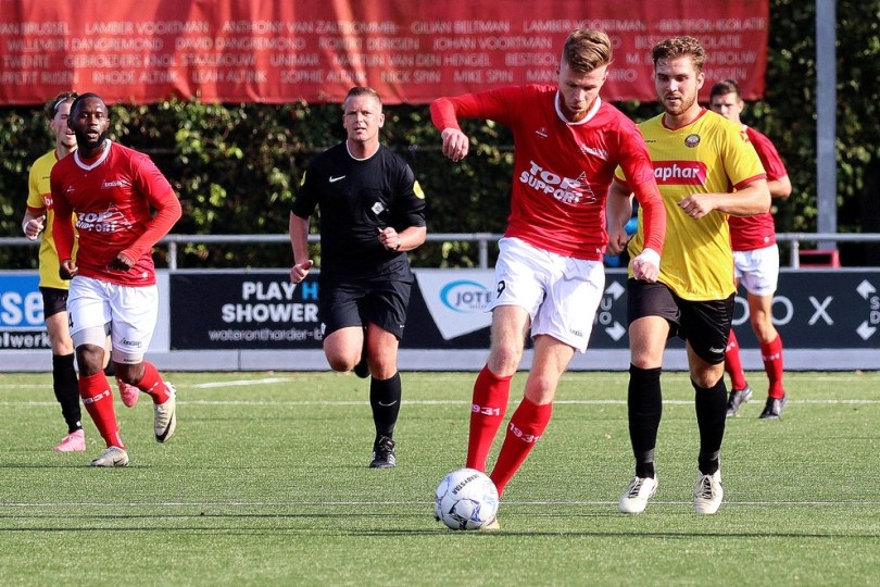 Foto bij Excelsior’31 van de mat geveegd door gretig Rohda Raalte (0-4)